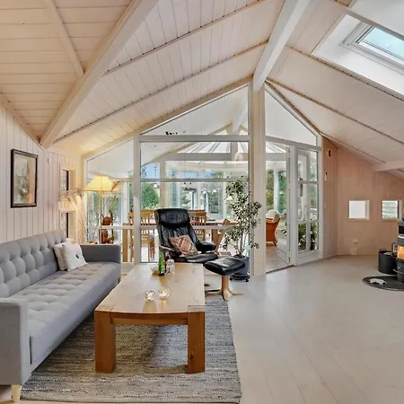 2 Bedroom Beautiful In *