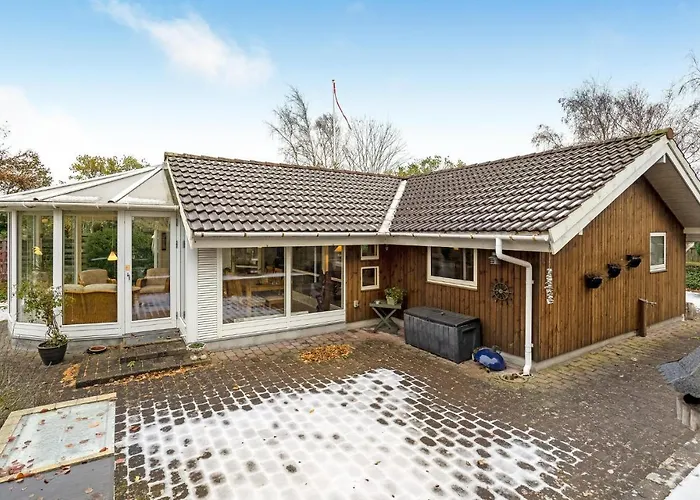 Dom wakacyjny 2 Bedroom Amazing In *